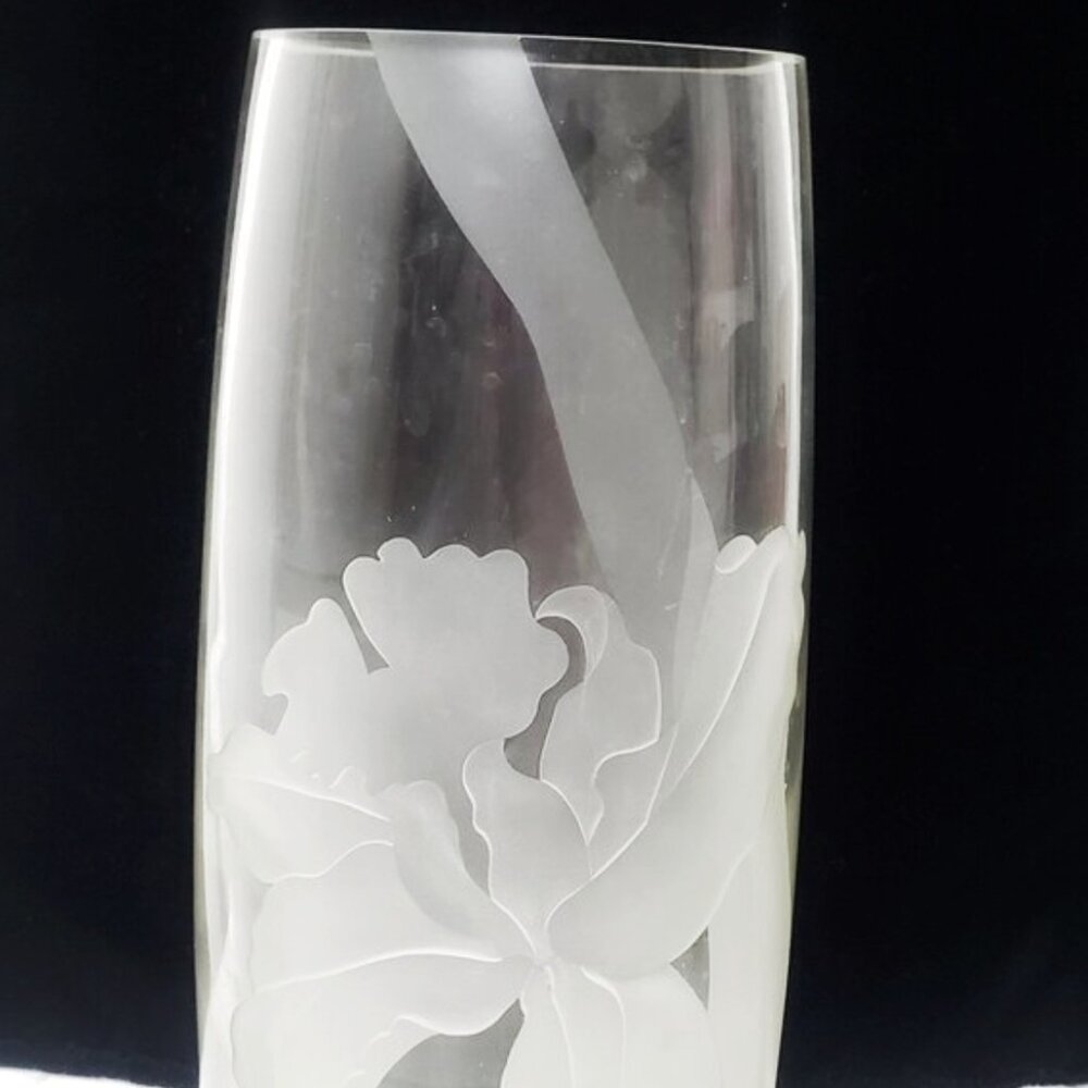 Vintage Dorothy Thorpe vase with an etched frosted orchid flower design.